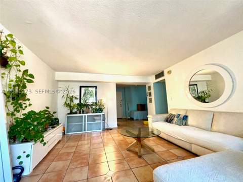1658 Bay Rd 203, Miami Beach FL - photo 8 of 35
