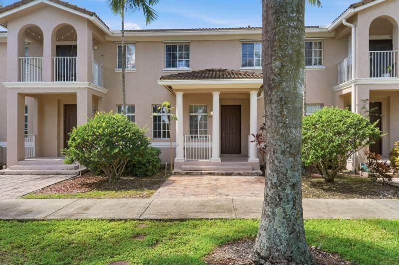3 bedroom Townhouse at 14052 SW 272nd Street, Mandarin Lakes, Homestead — photo 2