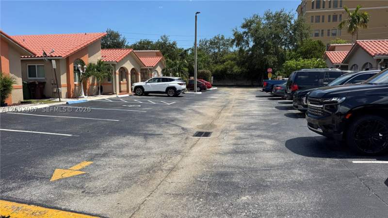2 bedroom Villa at 2345 W 69th St 2345-B, West Palm Gardens Villas, Hialeah — photo 2