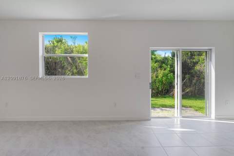 934 SE 19th St, Homestead FL - photo 16 of 33