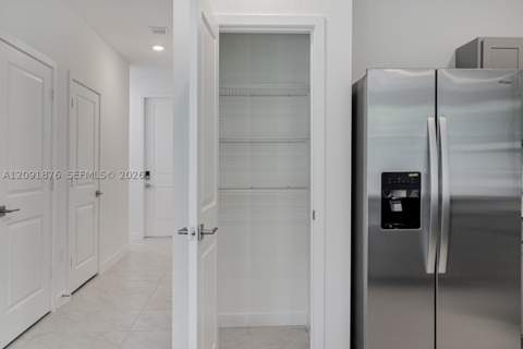 934 SE 19th St, Homestead FL - photo 7 of 33