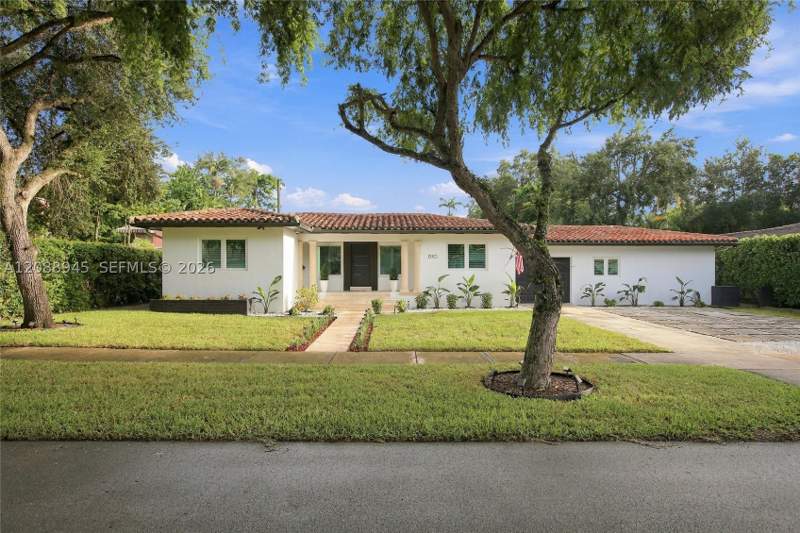 3 bedroom SingleFamilyResidence at 1550 Trevino Ave, Coral Gables Country Club, Coral Gables — photo 5