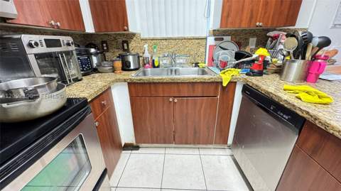8732 NW 107th Ter 8732, Hialeah Gardens FL - photo 9 of 21