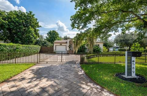 589 Miller Dr, Miami Springs FL - photo 6 of 32