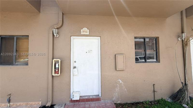 2 bedroom Townhouse at 5712 W 25th Ct 5712, Villas De Marbella Condo, Hialeah — photo 4