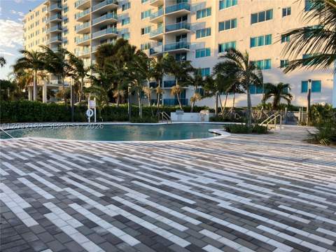 7501 E Treasure Dr 2M, North Bay Village FL - photo 20 of 35