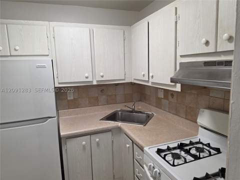 20210 NE 2nd Ave V30, Miami Gardens FL - photo 11 of 34