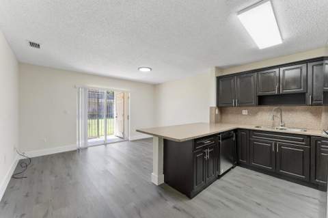 8851 NW 119th Street 5105, Hialeah FL - photo 11 of 27