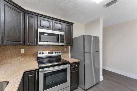 8851 NW 119th Street 5105, Hialeah FL - photo 19 of 27