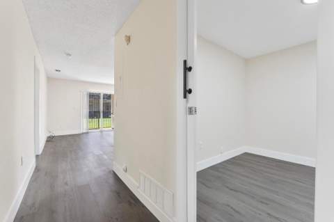8851 NW 119th Street 5105, Hialeah FL - photo 9 of 27