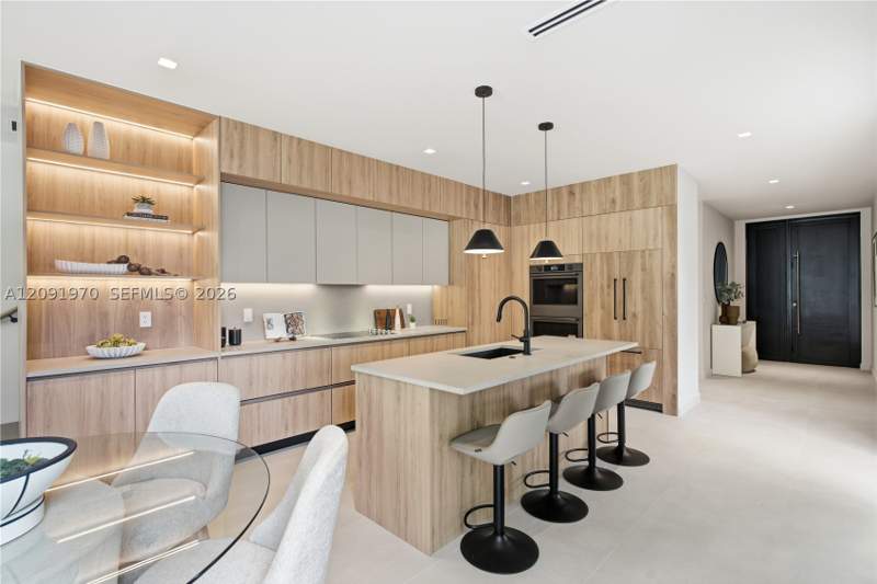 4 bedroom Townhouse at 1017 SW 13th Ct, 1st Westmoreland Addn, Miami — photo 2