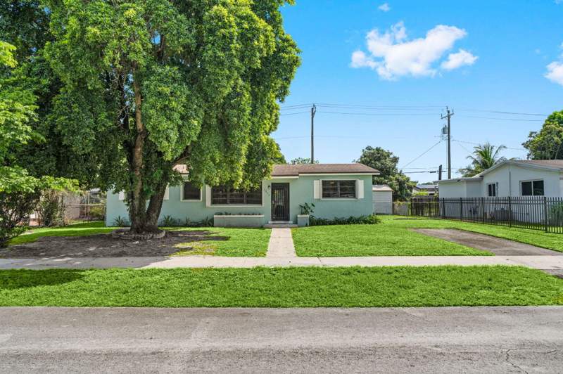 4 bedroom SingleFamilyResidence at 3850 NW 169th Terrace, Carol City Rev Plat, Miami Gardens — photo 2