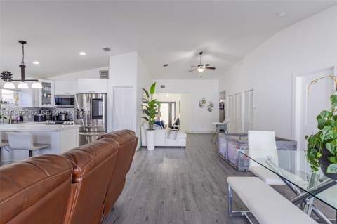 11389 SW 185th Ter, Miami FL - photo 11 of 47