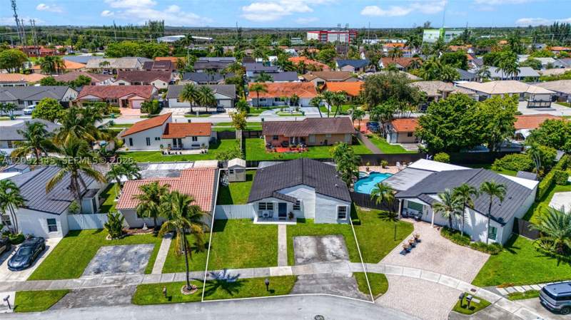 3 bedroom SingleFamilyResidence at 294 NW 134th Ct, Superior Homes Sec 2, Miami — photo 3
