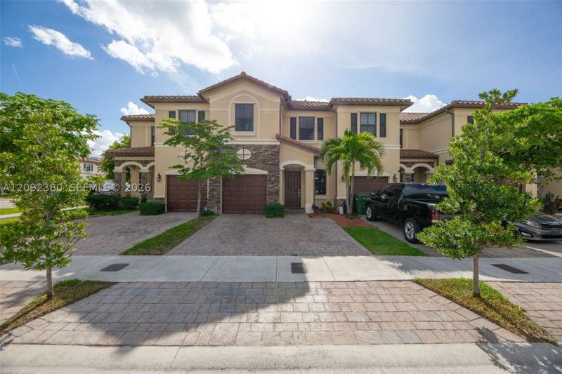 4 bedroom Townhouse at 3316 W 91st Ter, Bellagio, Hialeah — photo 2