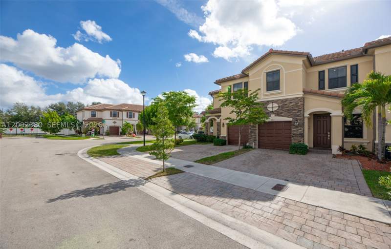 4 bedroom Townhouse at 3316 W 91st Ter, Bellagio, Hialeah — photo 3