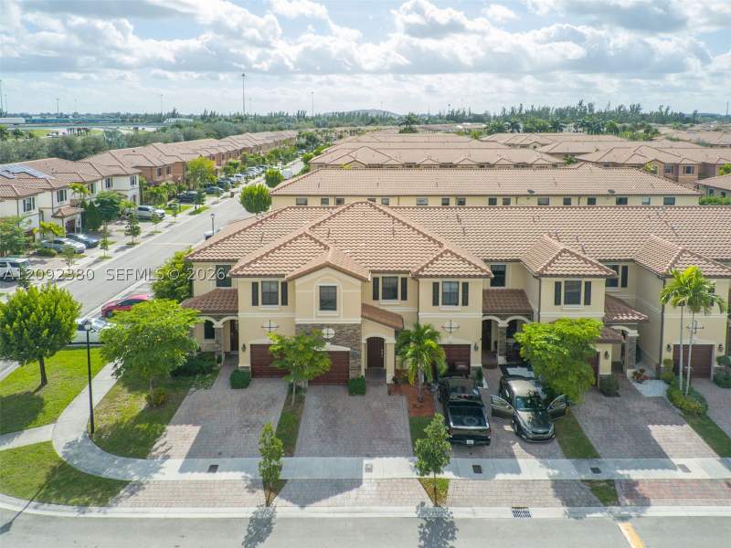4 bedroom Townhouse at 3316 W 91st Ter, Bellagio, Hialeah — photo 4