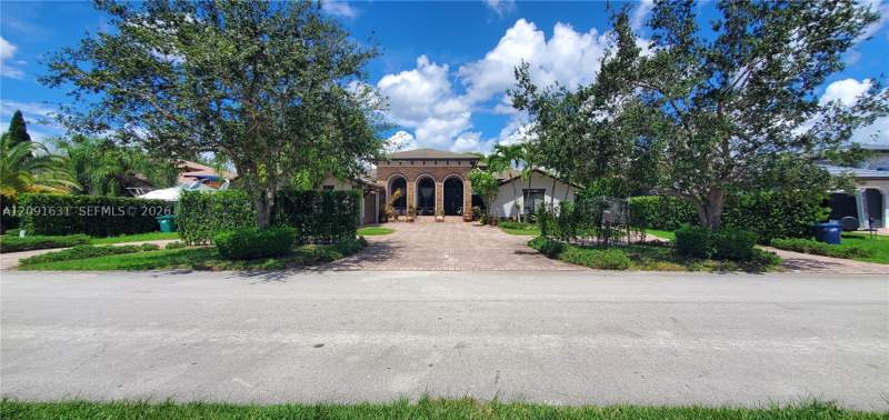 5 bedroom SingleFamilyResidence at 12965 SW 197th St, Renaissance Ranches, Miami — photo 2