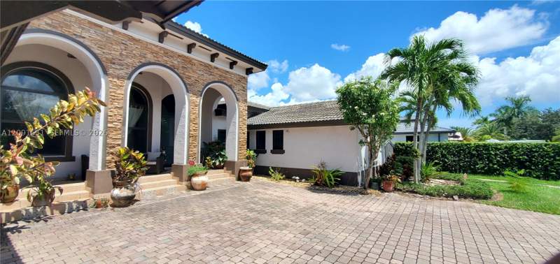 5 bedroom SingleFamilyResidence at 12965 SW 197th St, Renaissance Ranches, Miami — photo 3