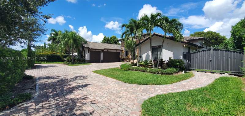 5 bedroom SingleFamilyResidence at 12965 SW 197th St, Renaissance Ranches, Miami — photo 4