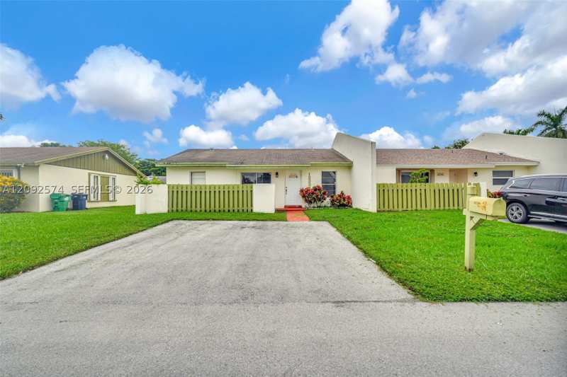 3 bedroom Townhouse at 12334 SW 114th Ter, Devon Aire Villas Sec 9, Miami — photo 1