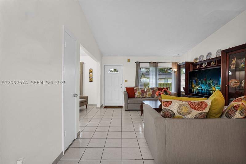 3 bedroom Townhouse at 12334 SW 114th Ter, Devon Aire Villas Sec 9, Miami — photo 2
