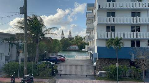 7830 Dickens Ave 203, Miami Beach FL - photo 13 of 18