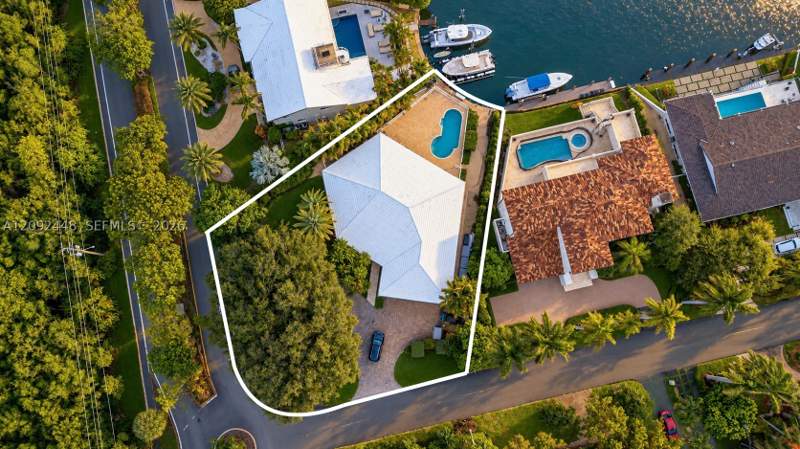 4 bedroom SingleFamilyResidence at 705 Bella Vista Ave, Coral Bay Sec D, Coral Gables — photo 2