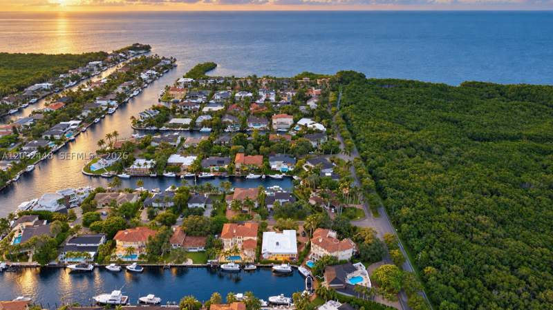 4 bedroom SingleFamilyResidence at 705 Bella Vista Ave, Coral Bay Sec D, Coral Gables — photo 3