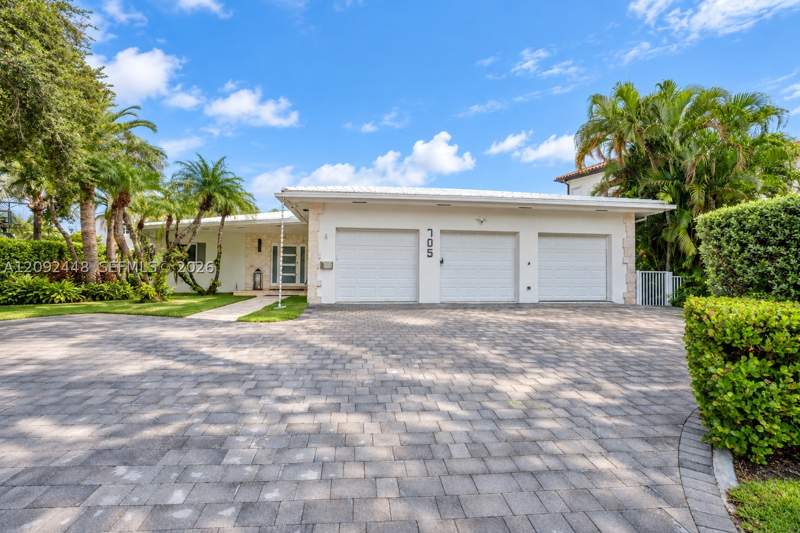 4 bedroom SingleFamilyResidence at 705 Bella Vista Ave, Coral Bay Sec D, Coral Gables — photo 5
