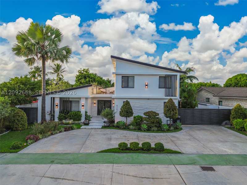 4 bedroom SingleFamilyResidence at 8761 SW 56th St, Torres Tower, Miami — photo 1