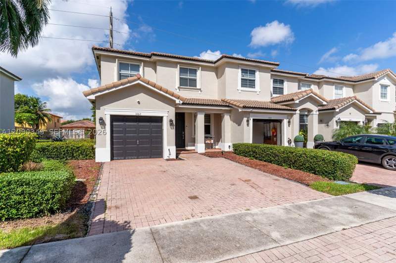 3 bedroom Townhouse at 1002 NE 41st Pl, Floridian Isles South, Homestead — photo 2