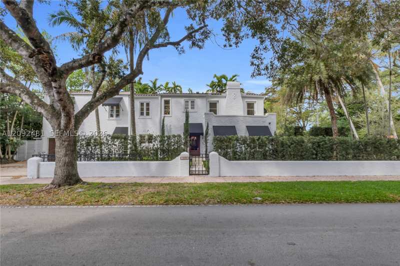 4 bedroom SingleFamilyResidence at 1222 Cortez St, Coral Gables Granada Sec, Coral Gables — photo 1