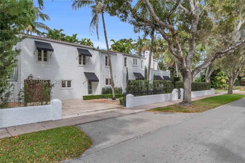 4 bedroom SingleFamilyResidence at 1222 Cortez St, Coral Gables Granada Sec, Coral Gables — photo 2