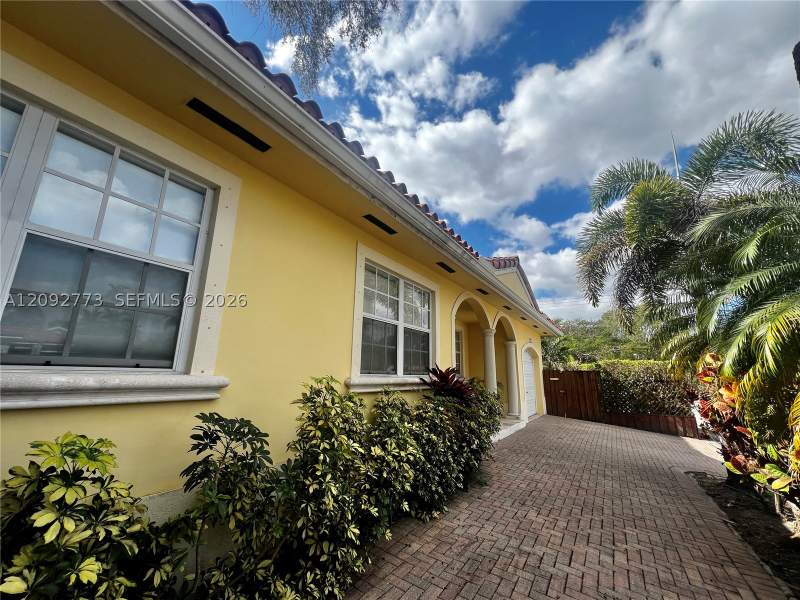 3 bedroom SingleFamilyResidence at 2301 SW 22nd Ave, New Shenandoah, Miami — photo 3