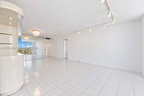 18021 Biscayne Blvd 1102, Aventura FL - photo 6 of 33