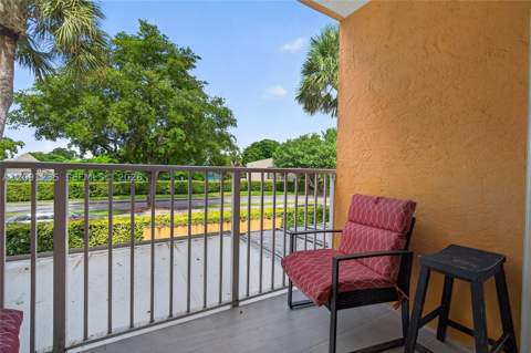 6205 Kendale Lakes Cir 281, Miami FL - photo 17 of 40