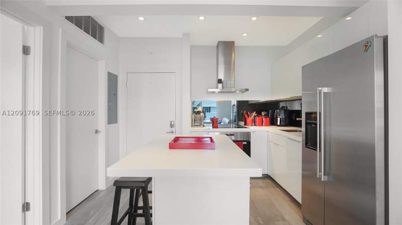 2 bedroom Condominium at 1460 Ocean Dr 407, The Drake Condo, Miami Beach — photo 4