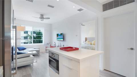 1460 Ocean Dr 407, Miami Beach FL - photo 7 of 37