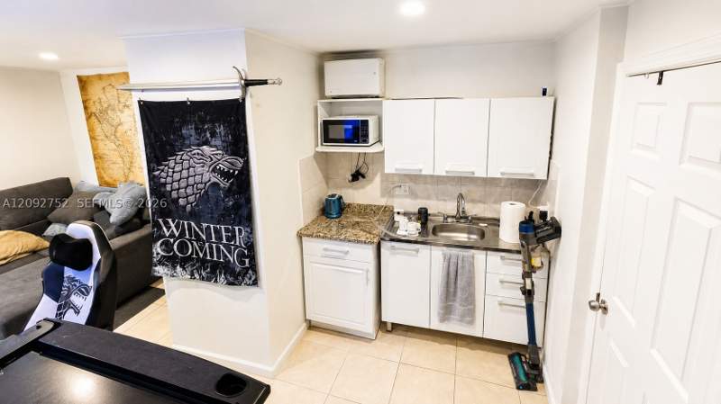 3 bedroom SingleFamilyResidence at 4300 NW 183rd St, Carol City 1 St Addn, Miami Gardens — photo 4
