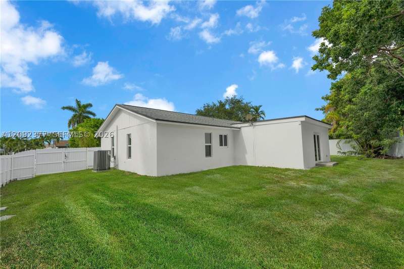 4 bedroom SingleFamilyResidence at 11011 SW 162nd Ter, Pine Lake Sec Two, Miami — photo 4