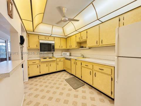 1465 NE 123rd St 505, North Miami FL - photo 14 of 23