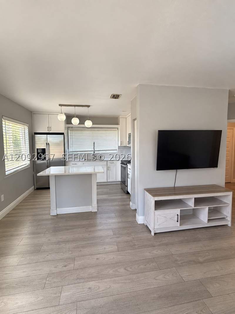 4 bedroom SingleFamilyResidence at 2315 NW 35th St, New Haven Sub, Miami — photo 3