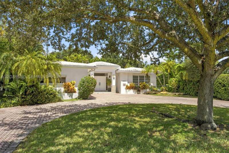 3 bedroom SingleFamilyResidence at 1325 Blue Rd, C Gab Country Club Sec 5, Coral Gables — photo 1