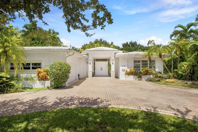 3 bedroom SingleFamilyResidence at 1325 Blue Rd, C Gab Country Club Sec 5, Coral Gables — photo 2