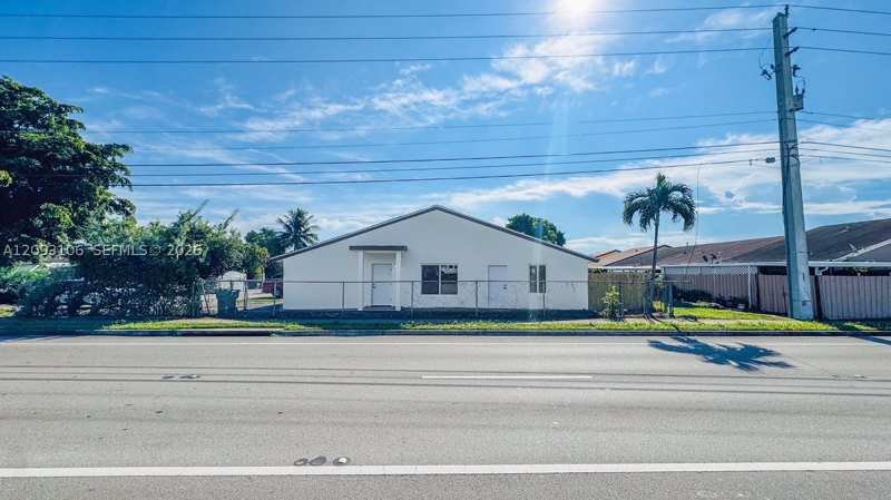 4 bedroom SingleFamilyResidence at 18814 NW 46th Ave, Kings Gardens Sec 3, Miami Gardens — photo 1