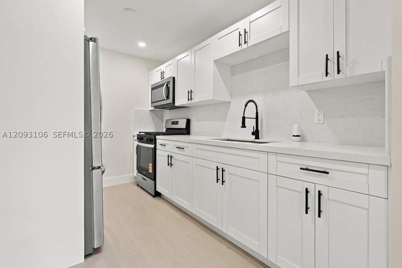 4 bedroom SingleFamilyResidence at 18814 NW 46th Ave, Kings Gardens Sec 3, Miami Gardens — photo 4