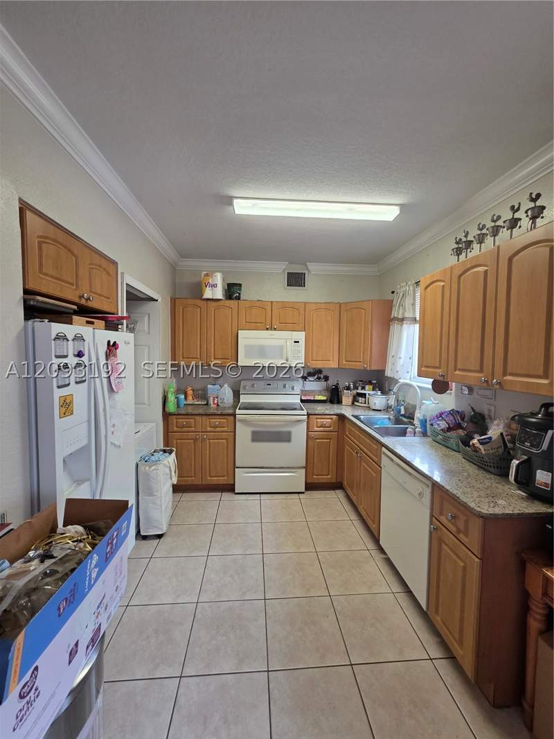 2 bedroom Condominium at 7251 NW 174th Ter 102, Garden View Villas Homes, Hialeah — photo 3