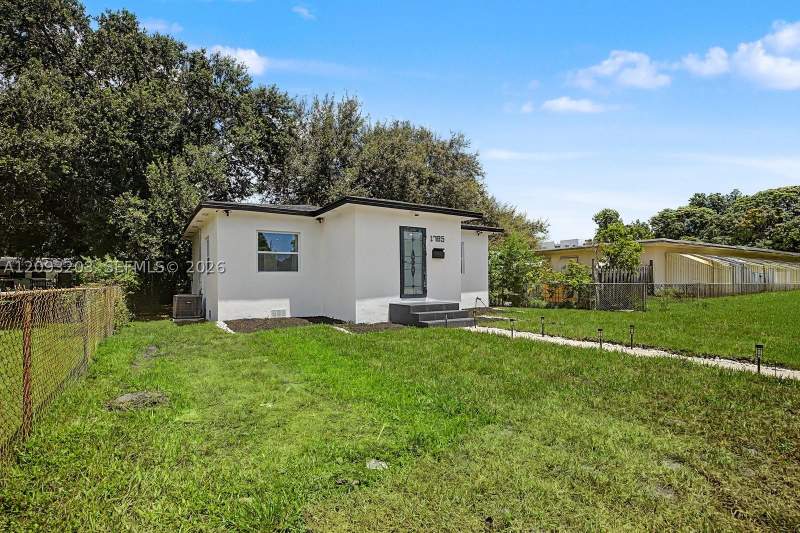 2 bedroom SingleFamilyResidence at 1785 NW 52nd St, Floral Park Rev Plat, Miami — photo 3