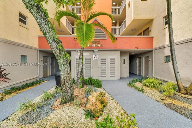 1 bedroom Condominium at 8255 Lake Dr 304, Las Vistas At Doral Condo, Doral — photo 2